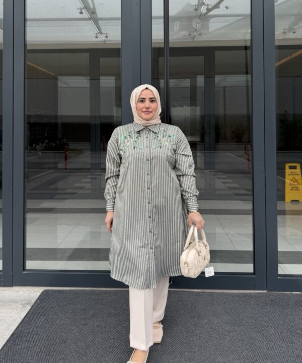 ÇİZGİLİ İŞLEMELİ GÖMLEK